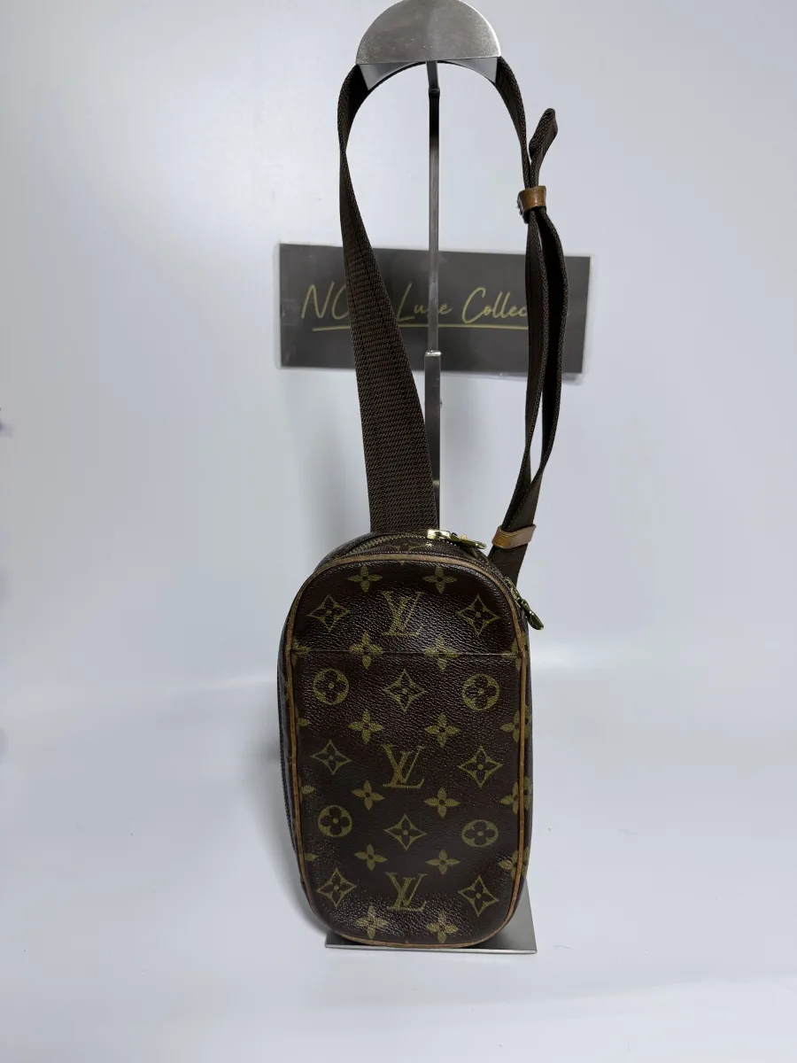 Louis Vuitton Monogram Pochette Gange Body Bag